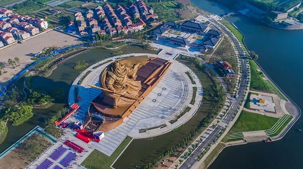مجسمه 1320 تنی خدای جنگ در چین